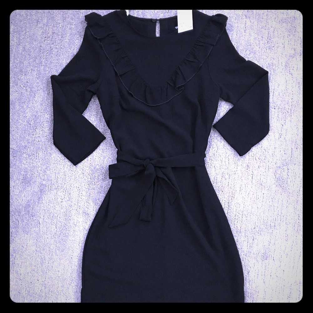 Black dress perfect for dinner or the office !